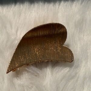 Avalaya Scratched Heart Metal Hair Claw